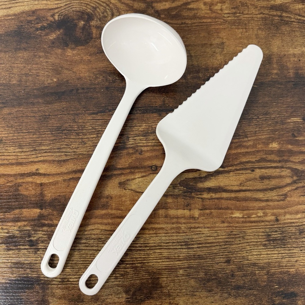 Pyrex Accessories White Plastic Utensils 2pcs LADLE and PIE SPATULA Server USA